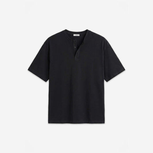 Como Henley Tee in Black – flat lay, front view