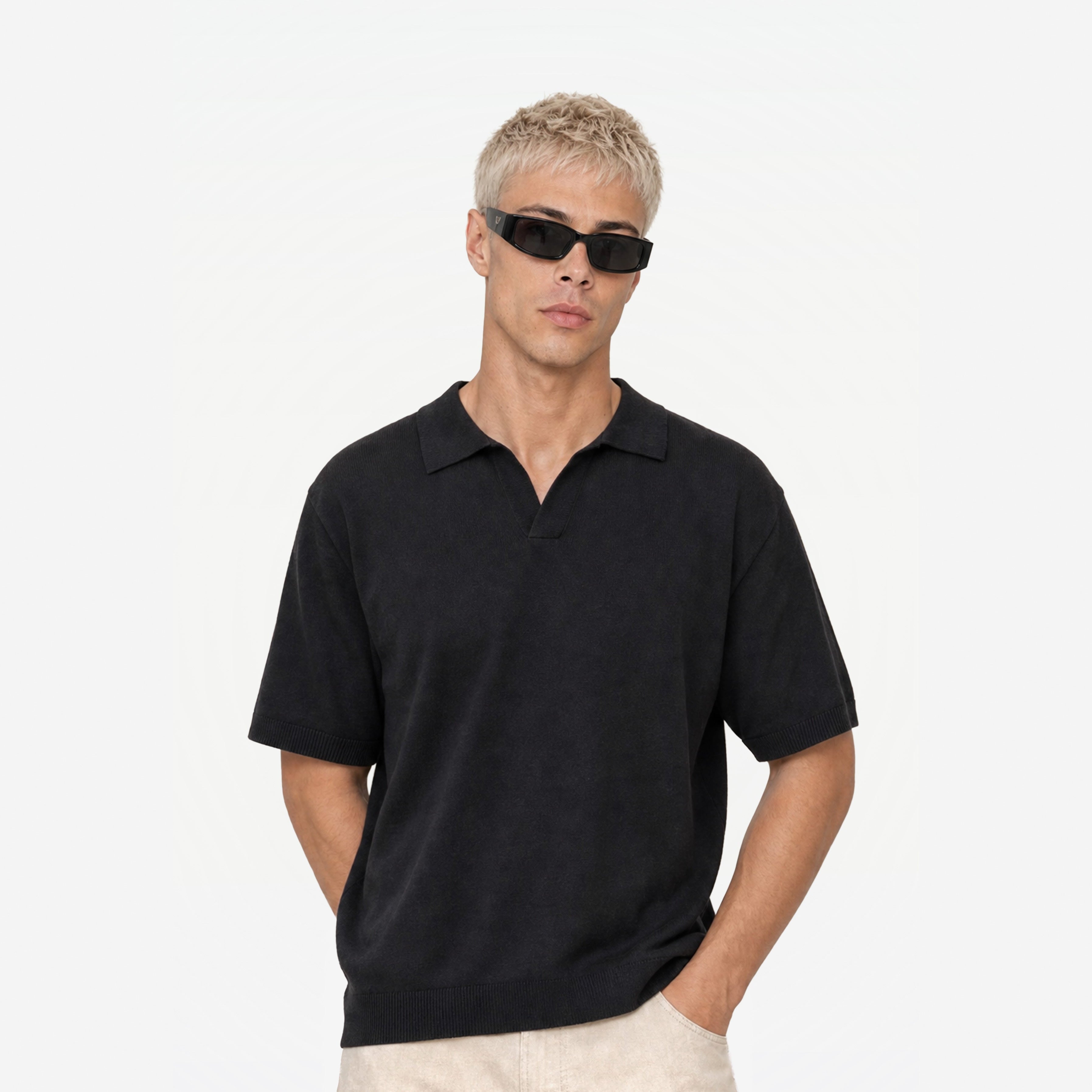 Bellagio Polo in Nero – worn by model, front view